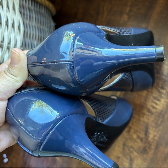 Life Stride Navy Heels - Picture 3 of 8